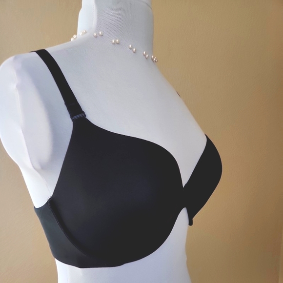 2 VS Demi The Nakeds Bras - Picture 10 of 12